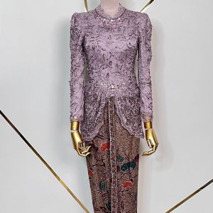 Busana Keluarga Taro 1