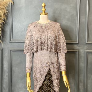 Busana Keluarga Taro 2