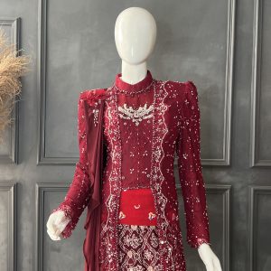 Busana Keluarga Maroon 10